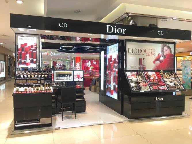 化妆品中,dior销售较好,适合年龄在30-50岁之间,比较符合商之都的客群
